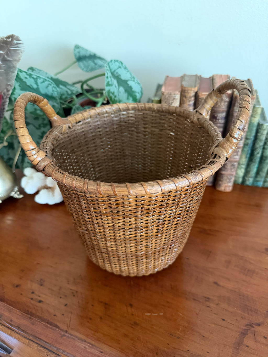 Nantucket Style Basket with Flat Wood Bottom