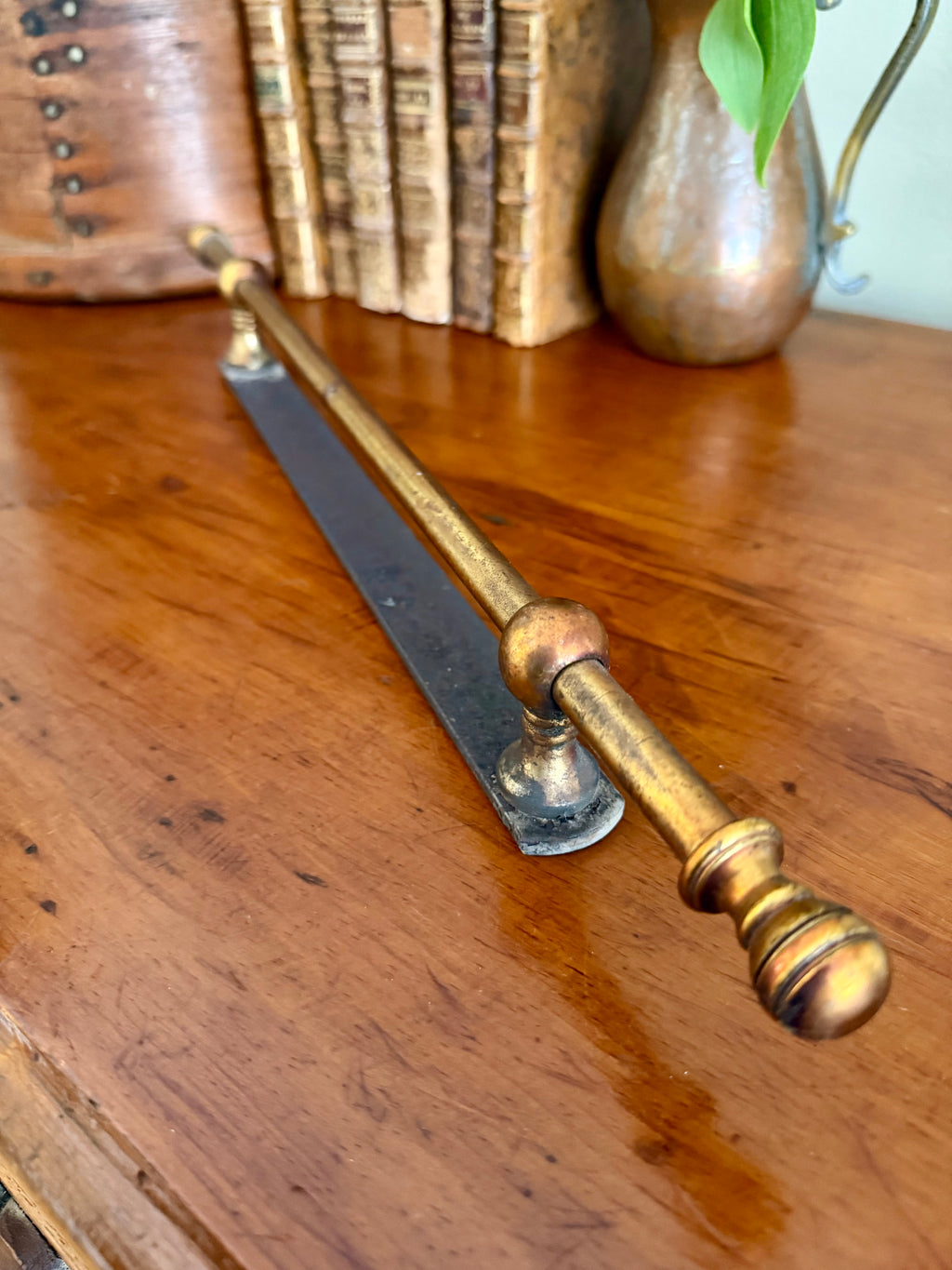 Brass Shelf Rail (salvage)
