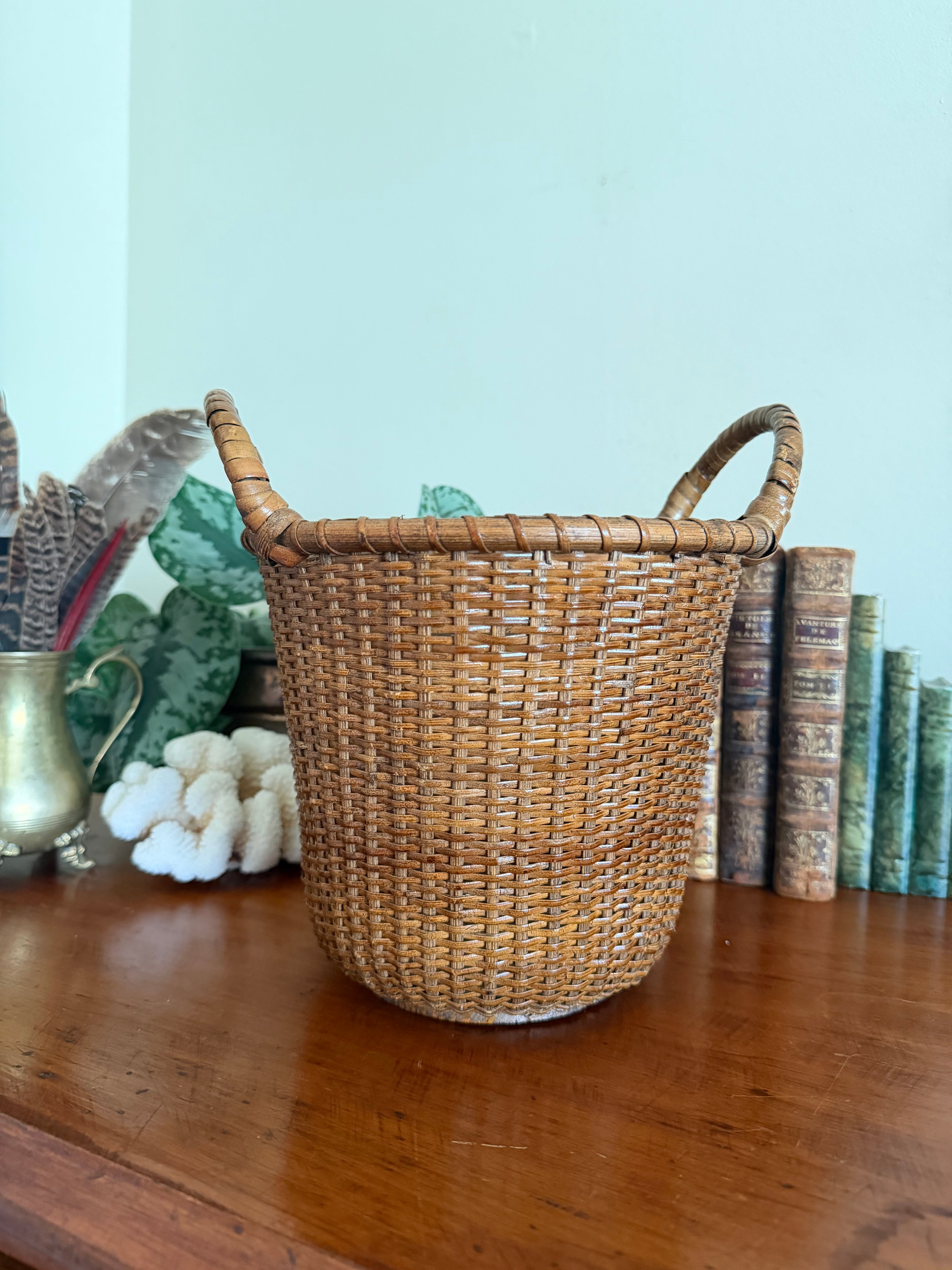 Nantucket Style Basket with Flat Wood Bottom