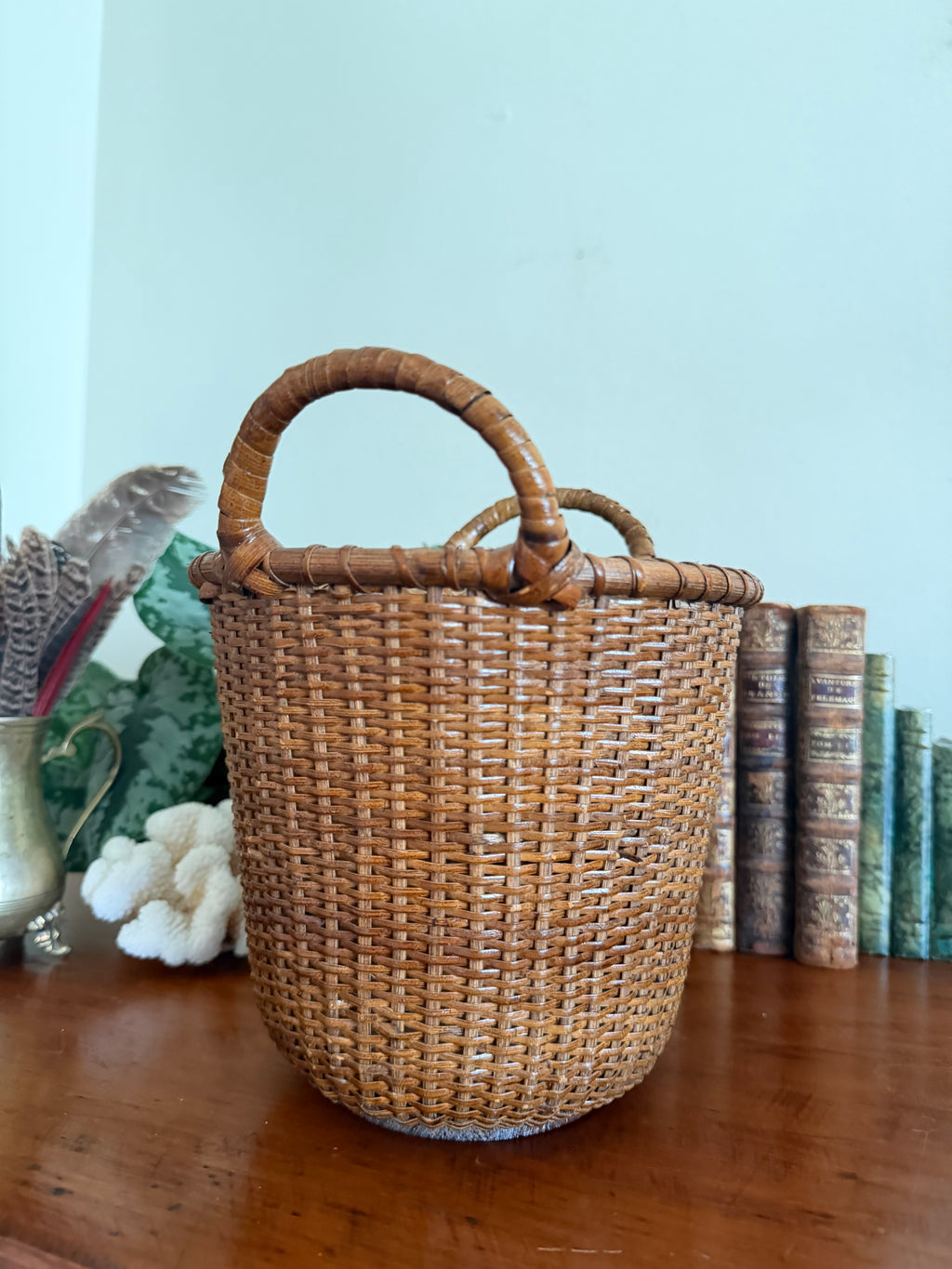 Nantucket Style Basket with Flat Wood Bottom