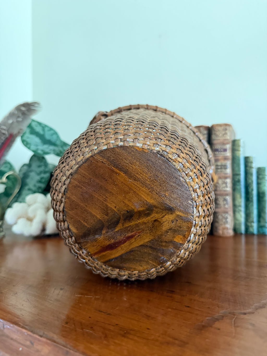 Nantucket Style Basket with Flat Wood Bottom